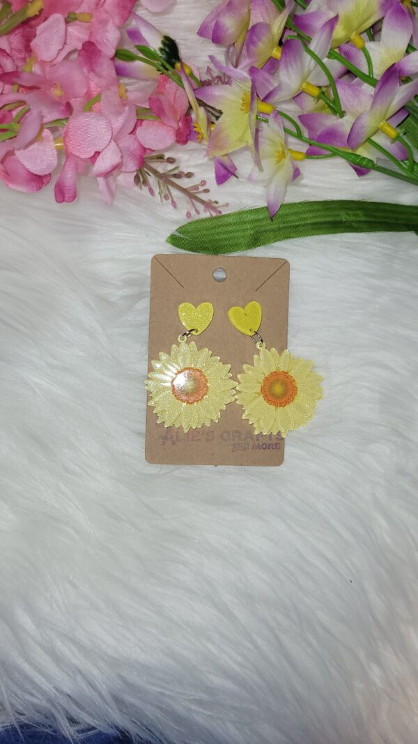 Yellow daisy earrings - Image 2