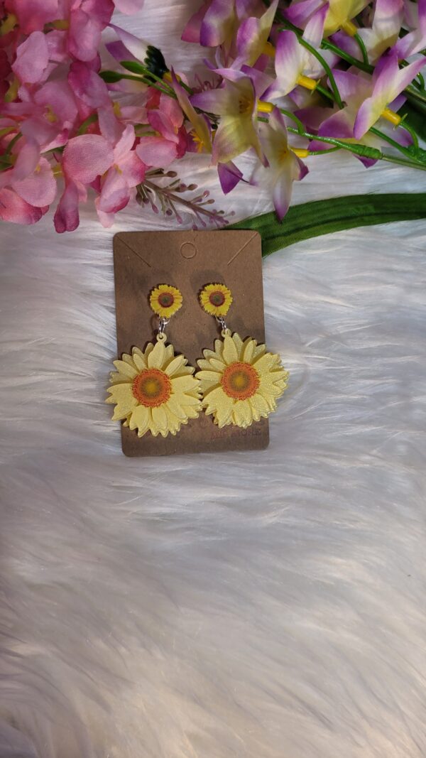 Daisy flower with sunflower post earrings