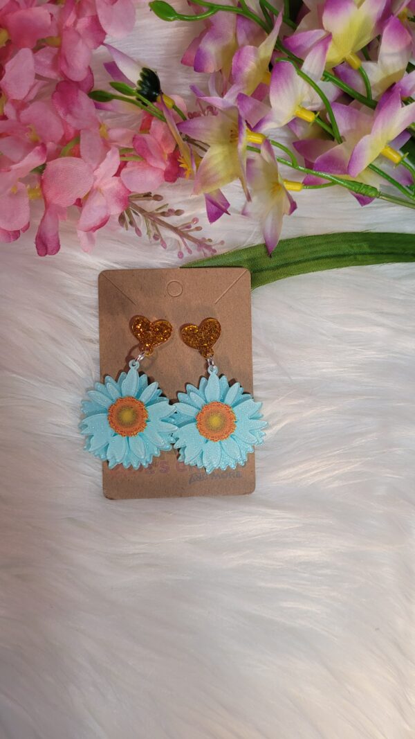 Blue daisy earrings