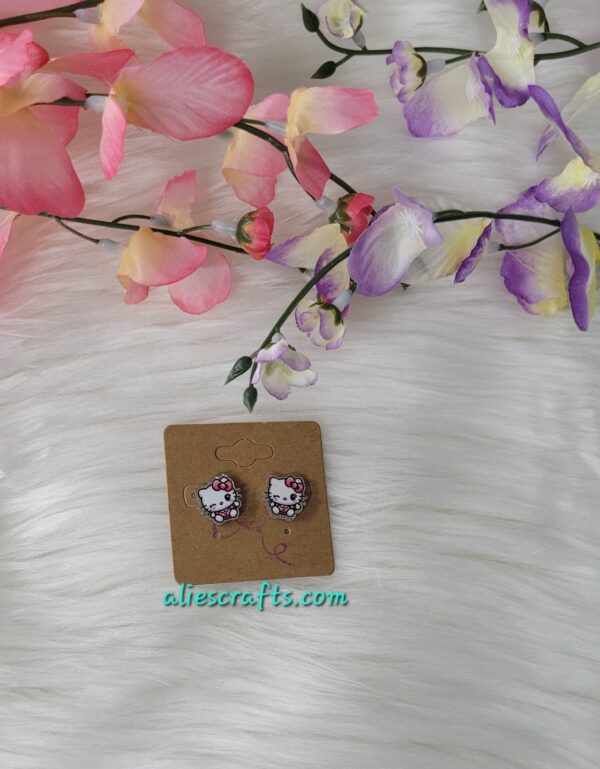 Hello kitty winky face earrings - Image 2