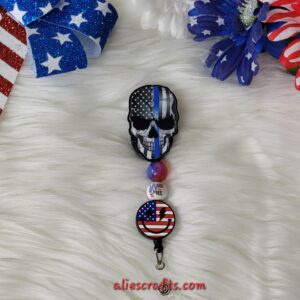 Skull flag badge
