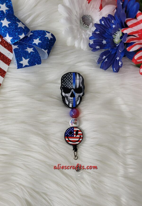 Skull flag badge