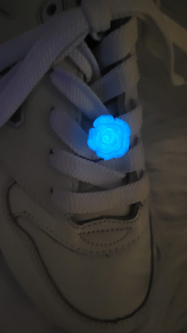 Luminous rose shoe charms - Image 2