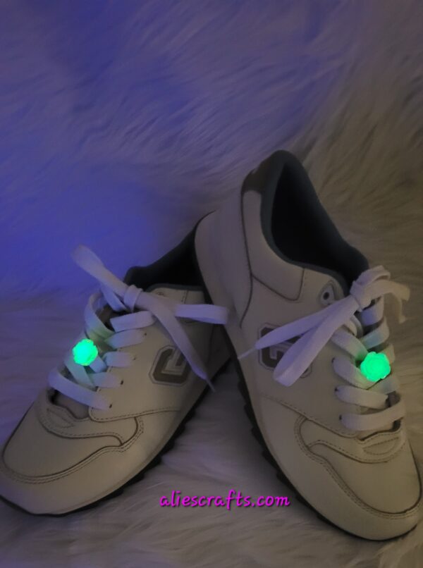 Luminous green rose shoe charms - Image 5