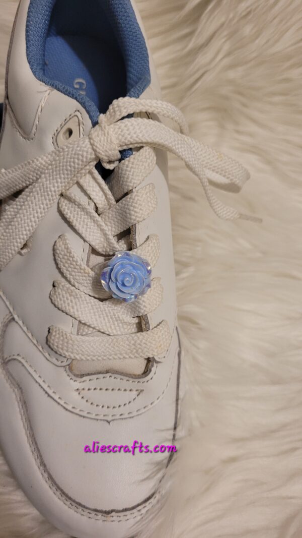 Luminous mixed roses shoe charms - Image 2