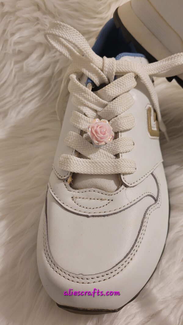 Luminous mixed roses shoe charms - Image 3