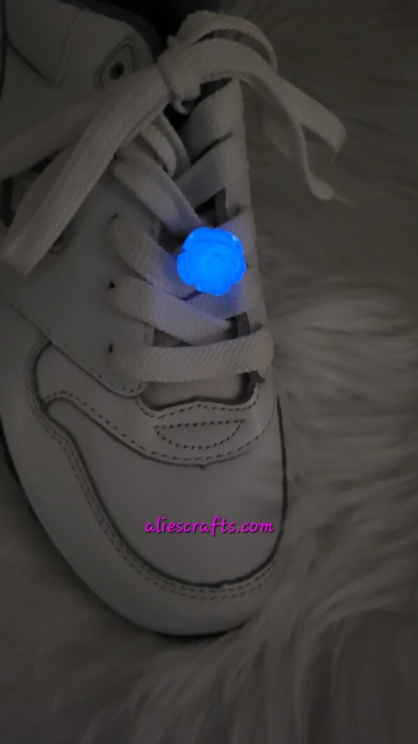 Luminous mixed roses shoe charms - Image 4