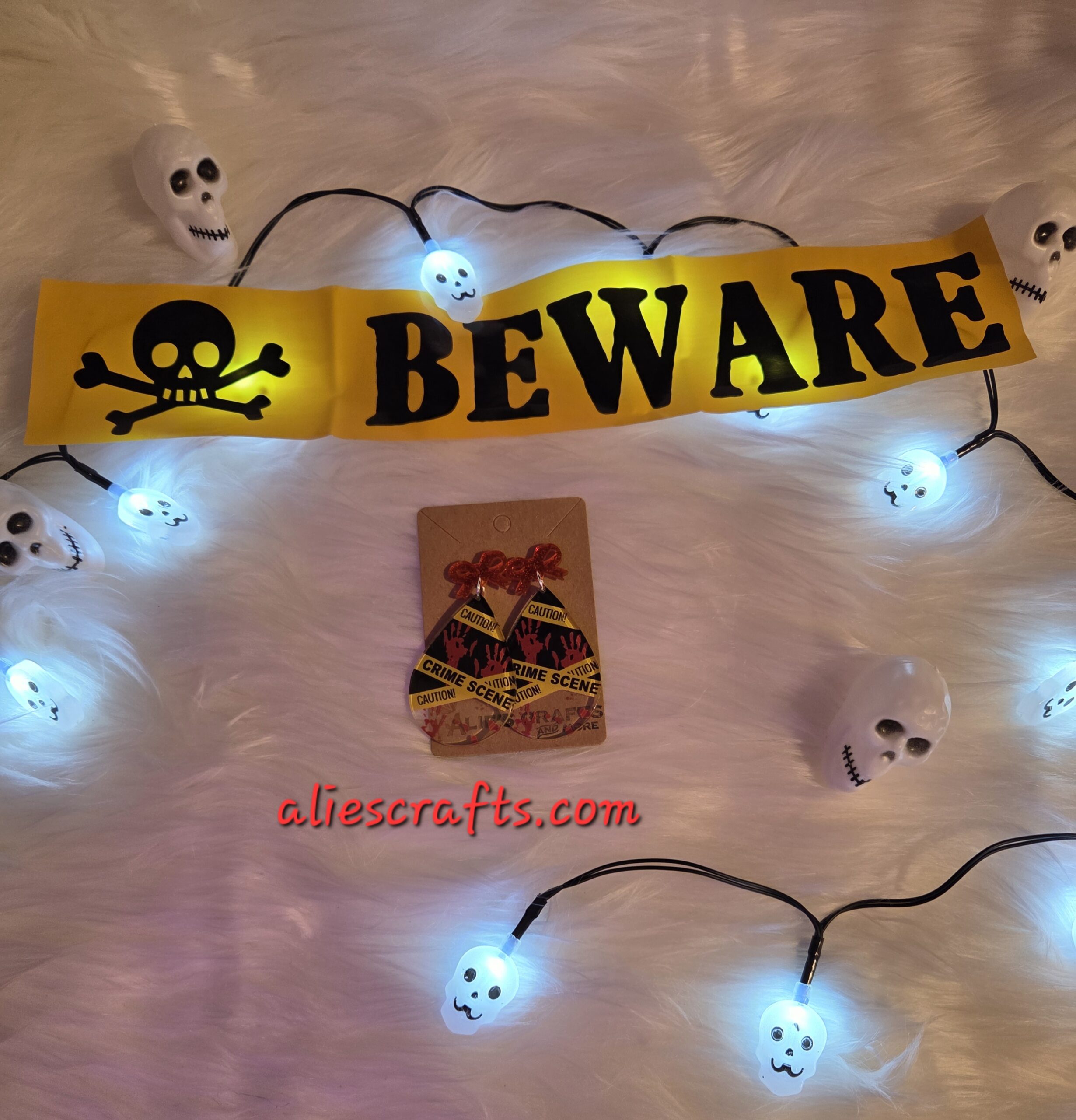 Crime scene earrings with red bows - Image 4