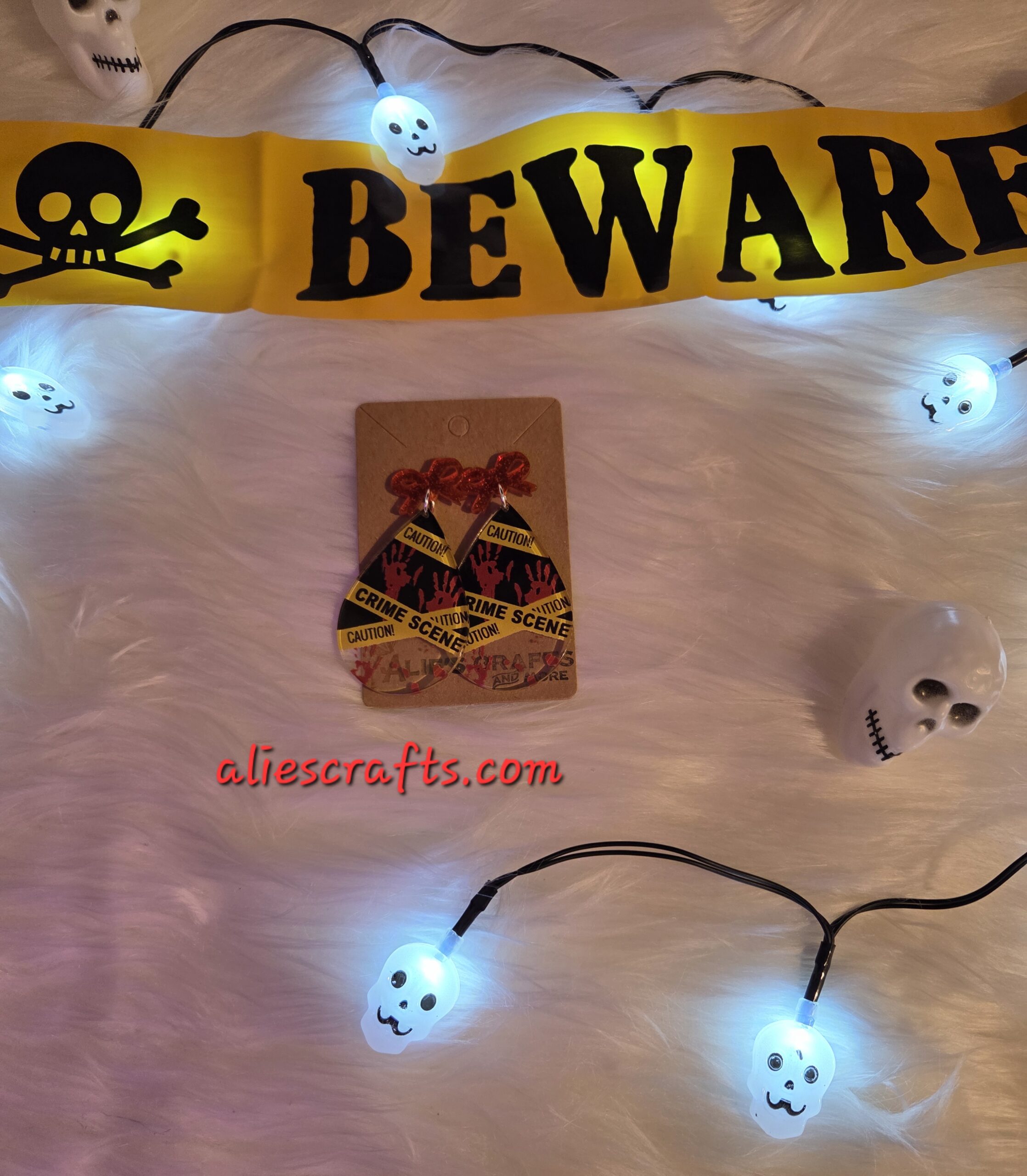 Crime scene earrings with red bows - Image 3