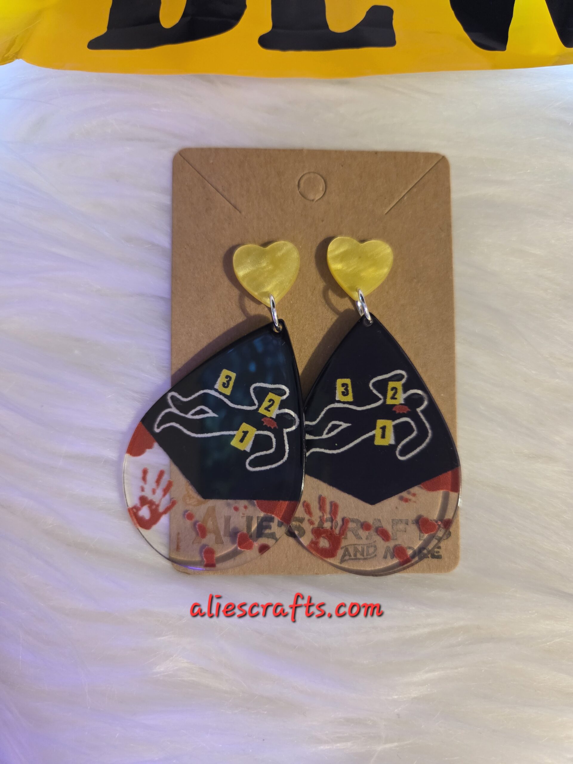 Crime earrings with yellow heart post