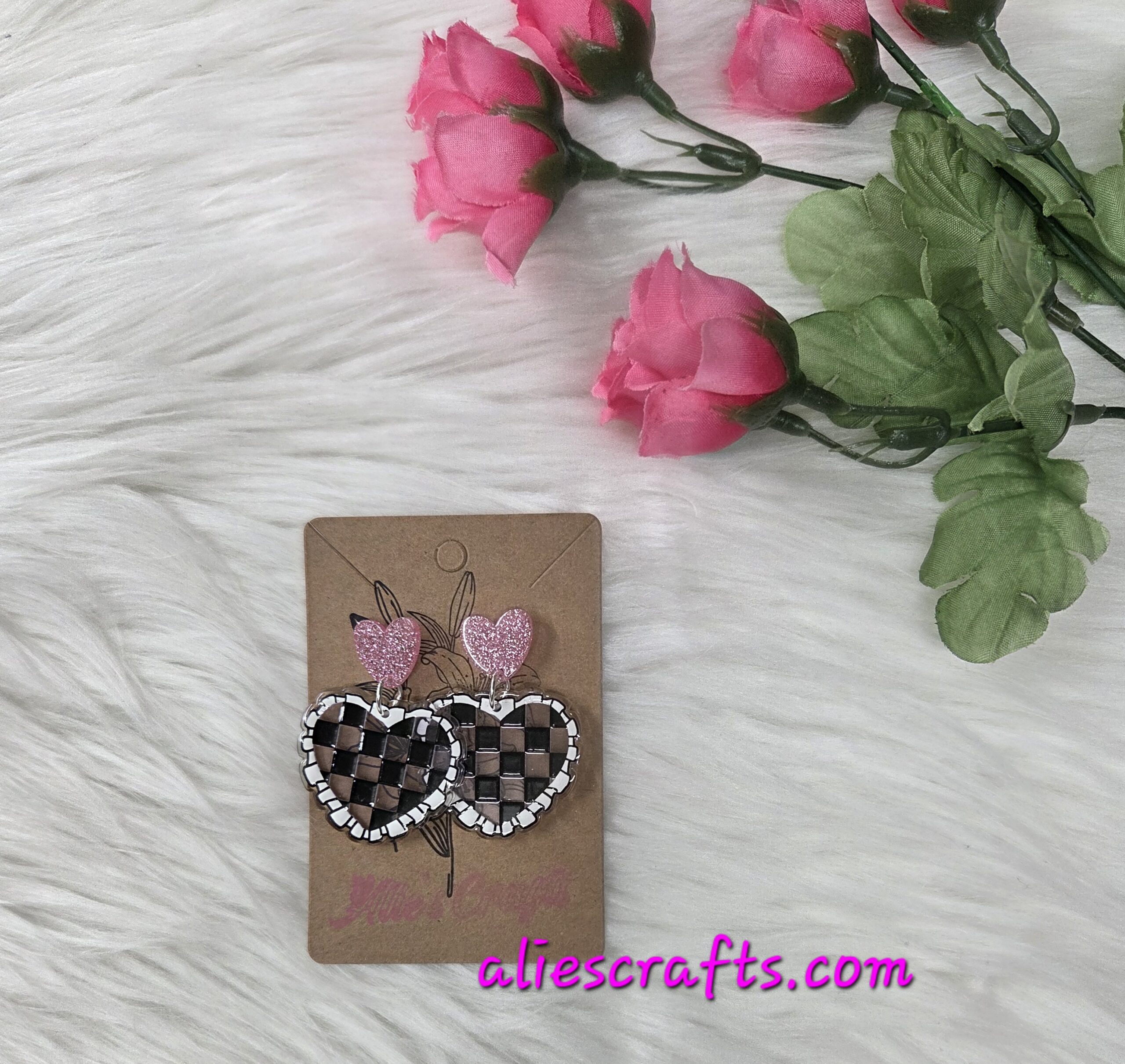 Checkered heart earrings