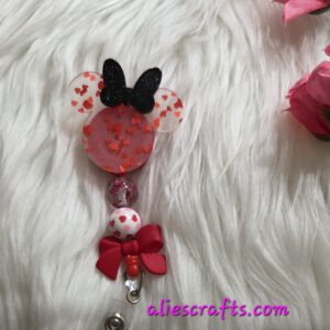 Minnie hearts badge